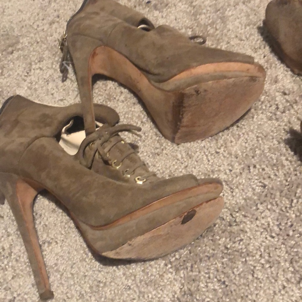Heels - Picture 6 of 6